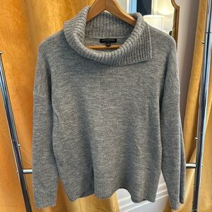 Banana Republic oversized turtle neck sweater size medium